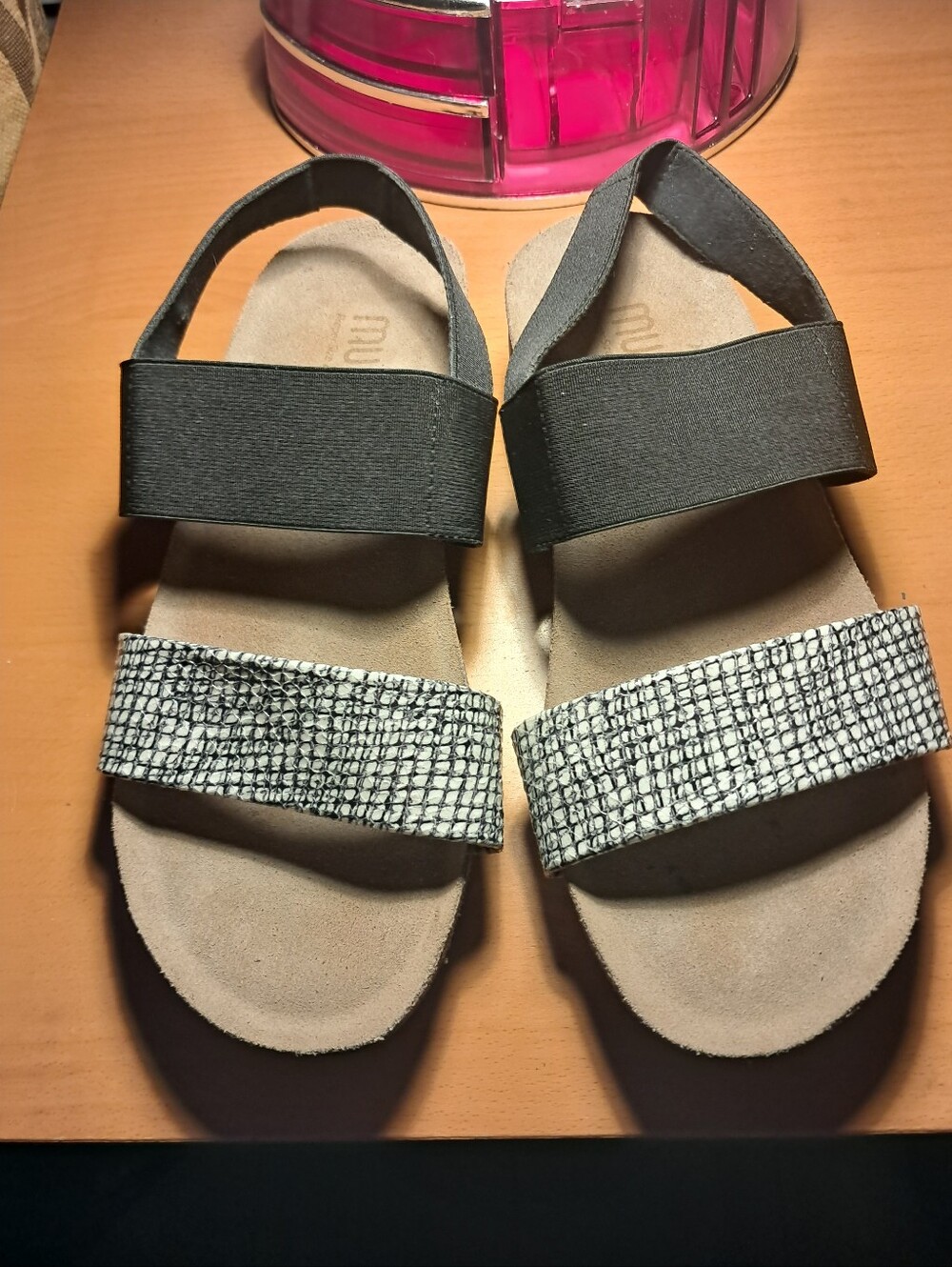 Munro Sandals Women's 6.5 Pisces Black Python Patterned Elastic Strap Comfort